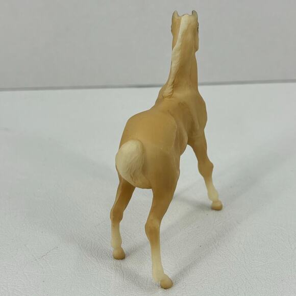 Breyer Reeves Horse Figure Pony Mini Figurine Toy Blonde Tan Cream Collectible - Picture 4 of 9